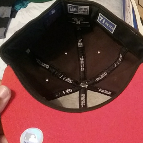 Fitted hat - Picture 3 of 3